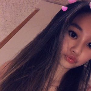 Meet your Posher, Flora